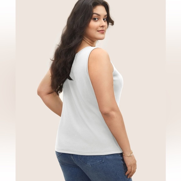 BloomChic Plus Size 2XL Solid Rib Knit Heart Neckline Tank Top us18-20 - Picture 3 of 4